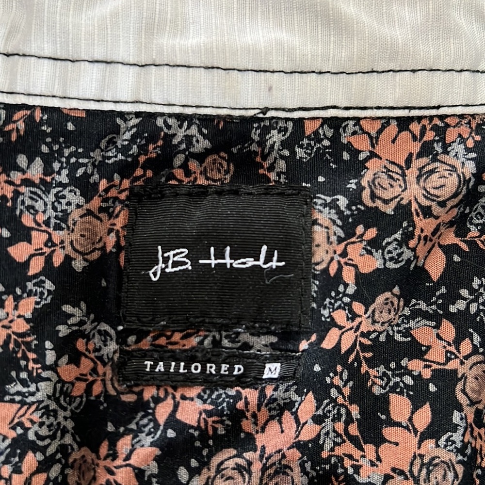 Casual Short-Sleeve Button-Down Shirt in Black with Coral Print - Picture 6 of 8